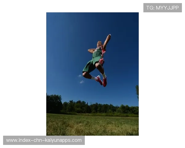 字母哥风格大片曝光，时尚跨界成功