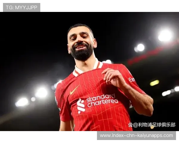 利物浦围攻禁区右侧,萨拉赫外脚背打门稍偏